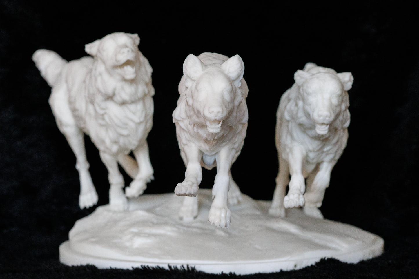 Running Arctic wolf trio - White ready to paint