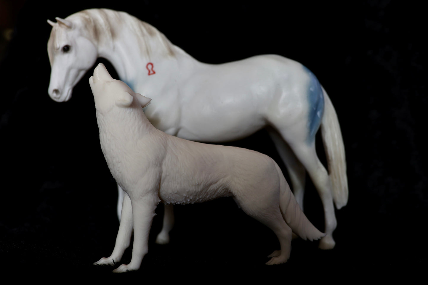 Howling Wolf - White ready to paint