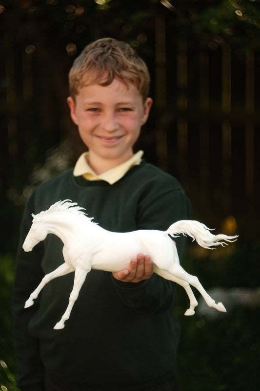 Model horse Artist resin running Thoroughbred - ready to prep and paint