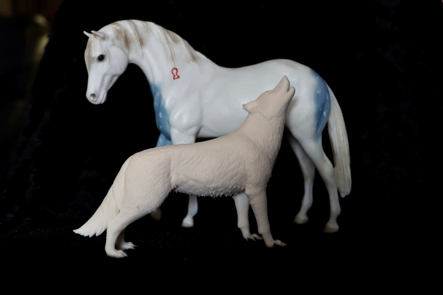 Howling Wolf - White ready to paint