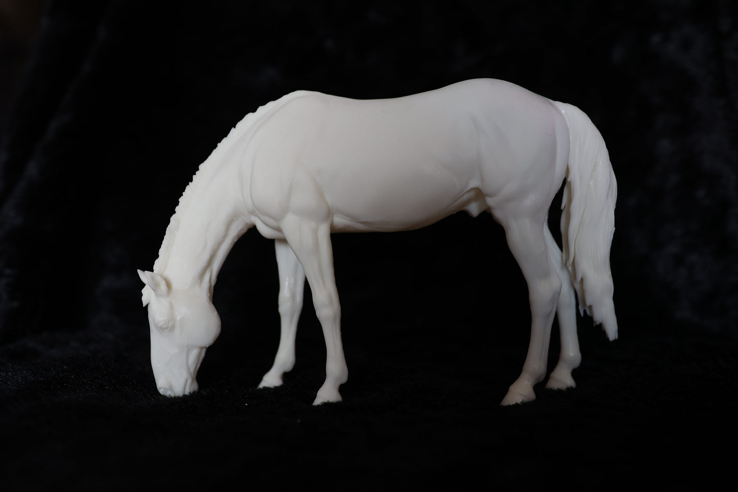 Grazing stallion - White resin ready to prep / paint  LTD EDITION - Pre - Order